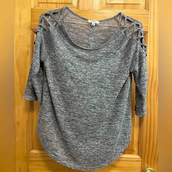 Umgee size small gray open weave sleeve top - Picture 1 of 4